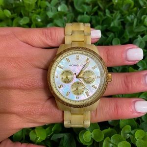 Quartz Resin Horn Bracelet Watch